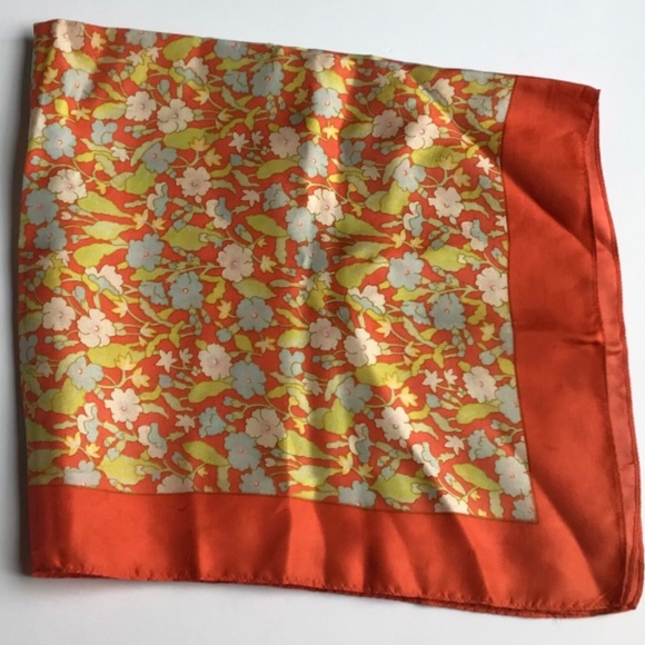 women small  Silk Écharpe/scarf  lovely colours and print - Picture 1 of 4